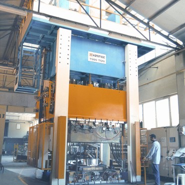 1500-tons-SMC-press-in-Avitas-Turkish-France-partnership